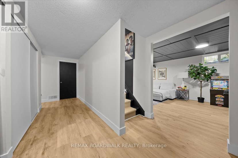 11 Duncan Street — photo 40 of 40