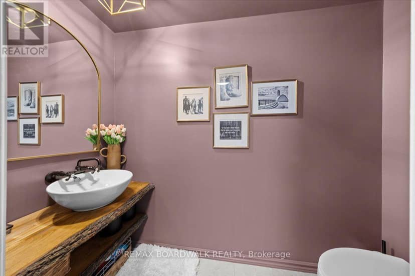 11 Duncan Street — photo 6 of 40