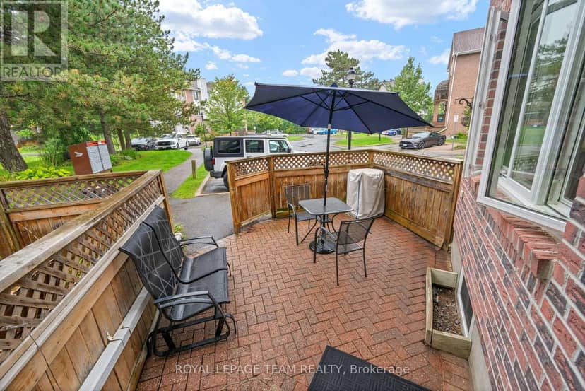 12 - 12-2 Stonebank Crescent — photo 3 of 28
