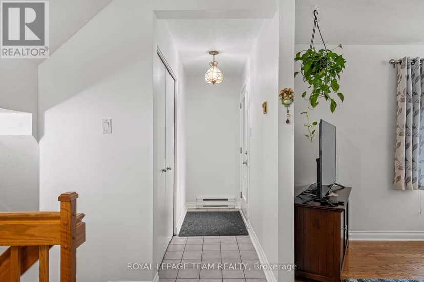 12 - 12-2 Stonebank Crescent — photo 4 of 28