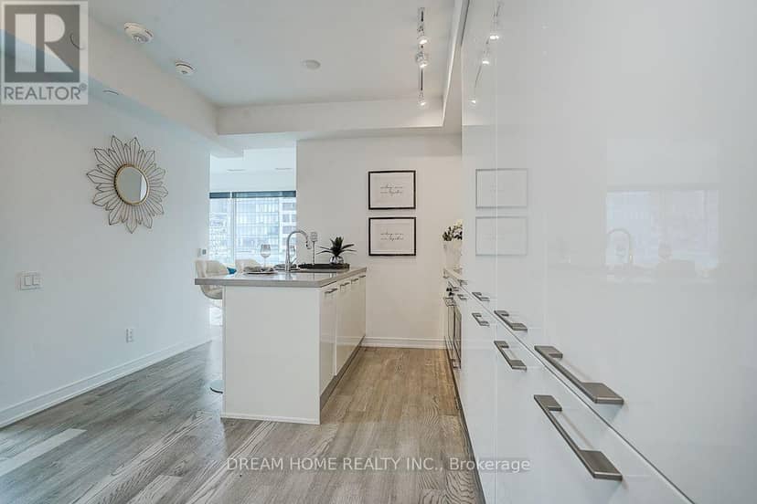 1809 - 3 Gloucester Street — photo 6 of 40