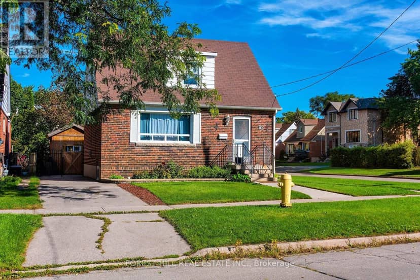 32 Stamford Square N, Toronto