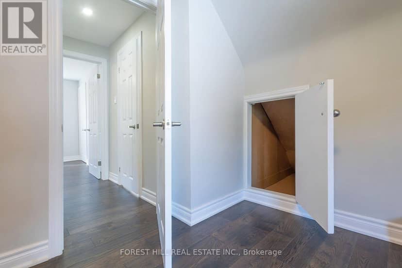 32 Stamford Square N — photo 13 of 40