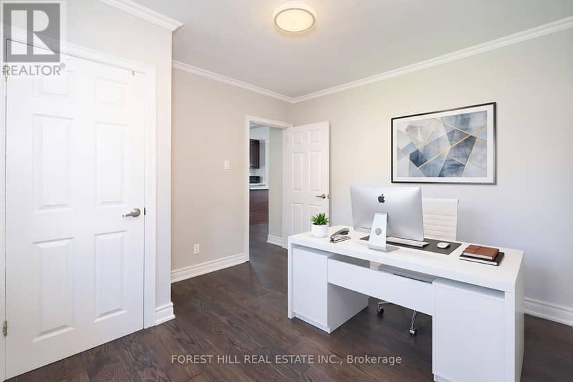 32 Stamford Square N — photo 19 of 40