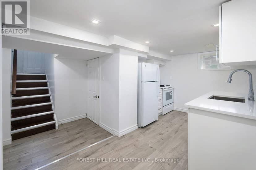 32 Stamford Square N — photo 23 of 40