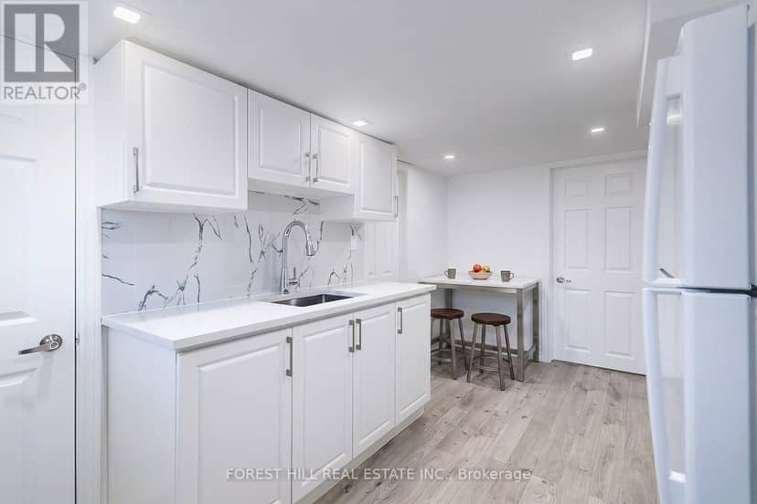 32 Stamford Square N — photo 24 of 40