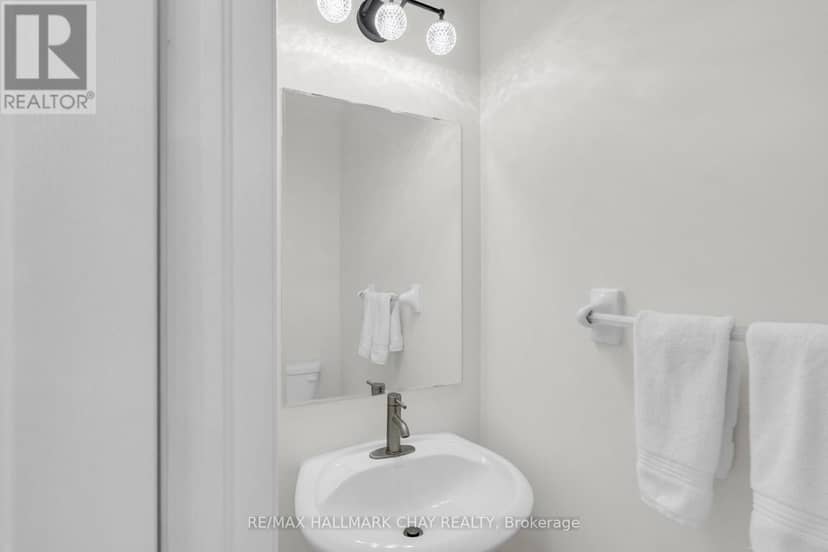 19 Callander Crescent — photo 19 of 40