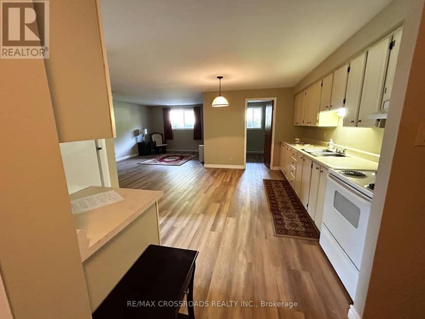 106 - 74 The Queensway South Road — photo 11 of 35