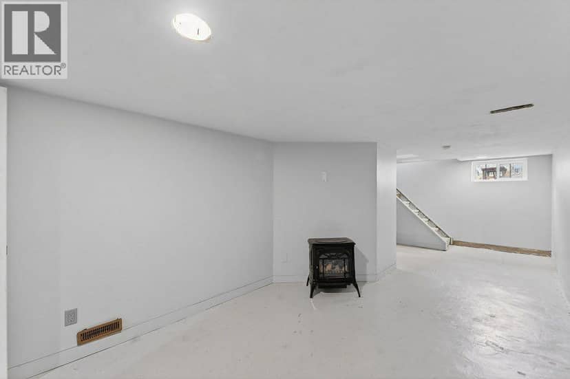 924 7A Street NW — photo 12 of 21