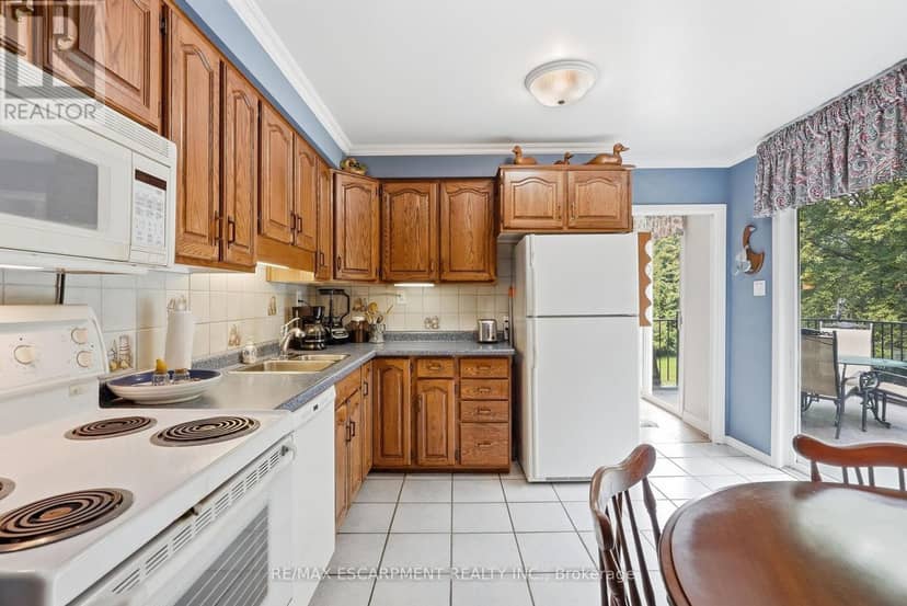 8553 Guelph Line — photo 13 of 40