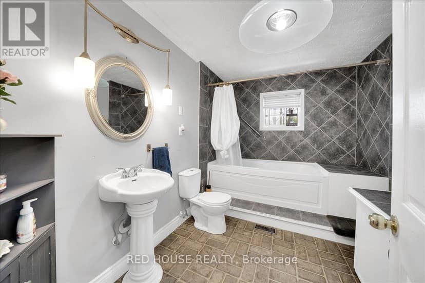 32 McLeish Drive — photo 19 of 38