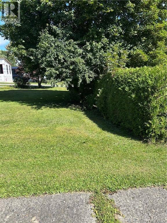 27 Queensway Street — photo 2 of 6