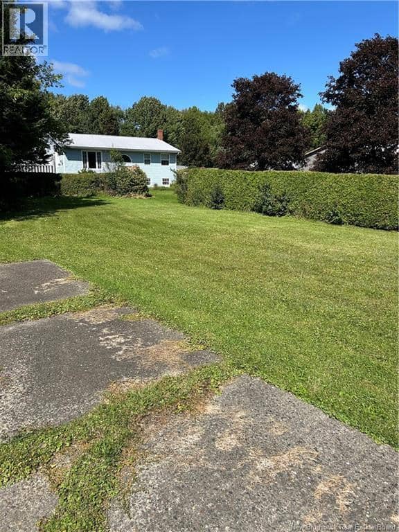 27 Queensway Street — photo 3 of 6