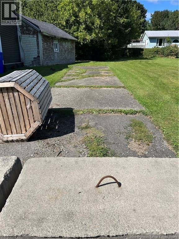 27 Queensway Street — photo 4 of 6
