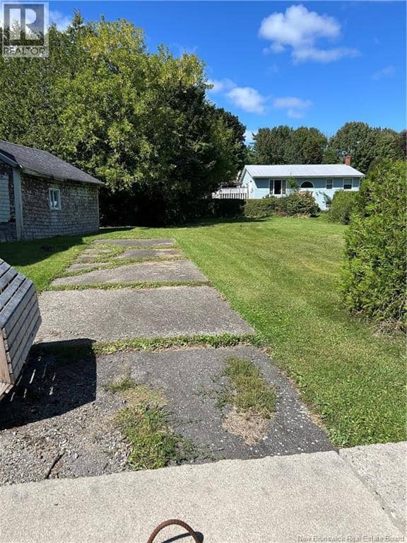 27 Queensway Street — photo 5 of 6