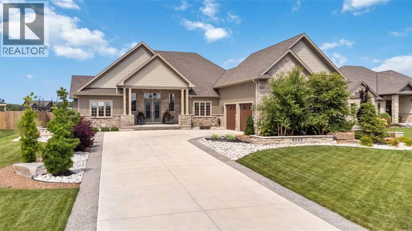 4043 Van Bree Drive, Plympton-Wyoming, photo 2