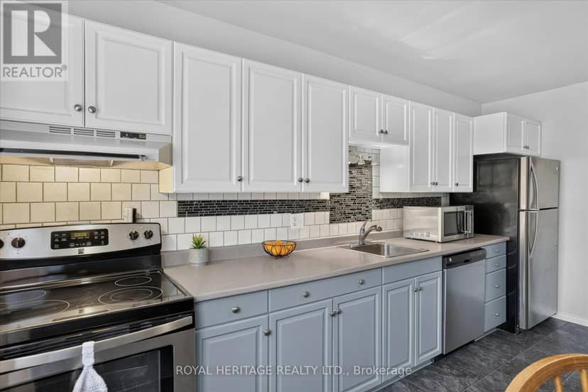 1621 Applewood Crescent — photo 9 of 36
