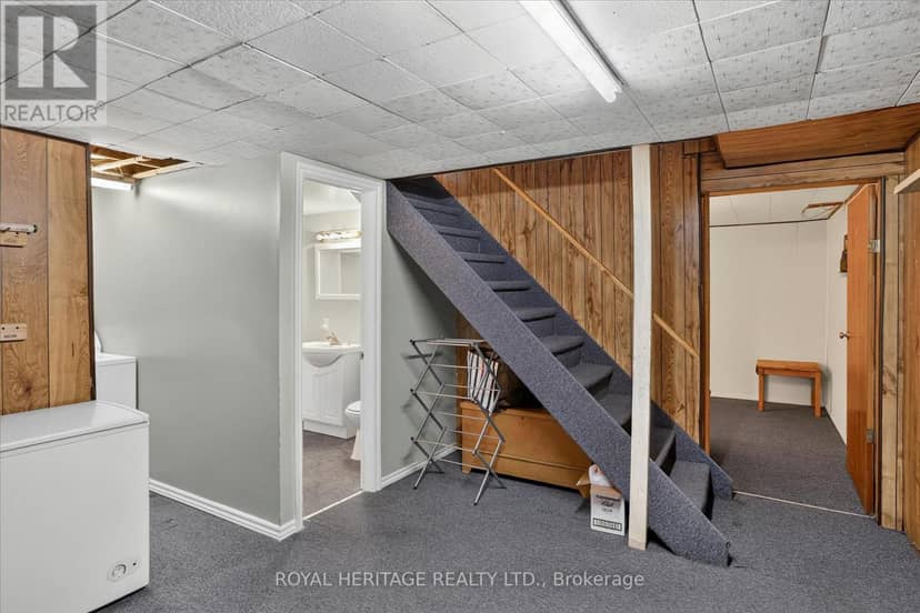 1621 Applewood Crescent — photo 31 of 36