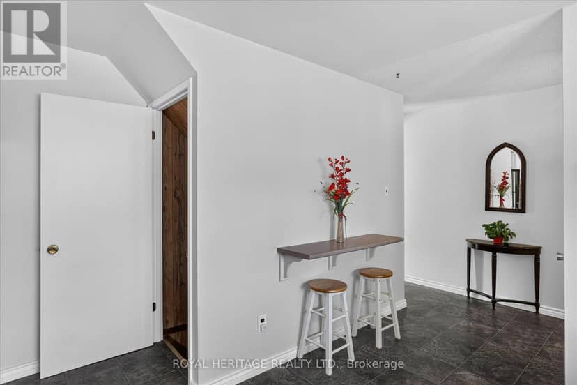 1621 Applewood Crescent — photo 15 of 36