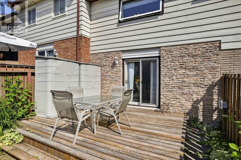 1621 Applewood Crescent — photo 32 of 36