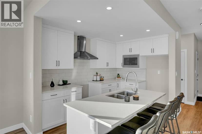 341 Cockcroft STREET — photo 4 of 35