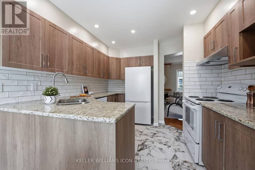 43 Thornbury Crescent — photo 10 of 36