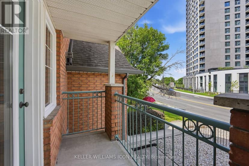 43 Thornbury Crescent — photo 18 of 36