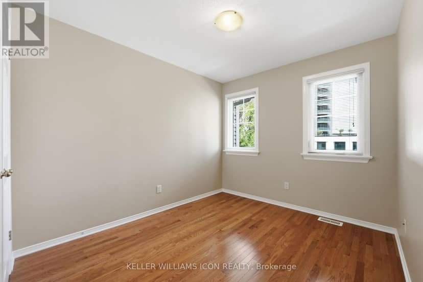 43 Thornbury Crescent — photo 25 of 36
