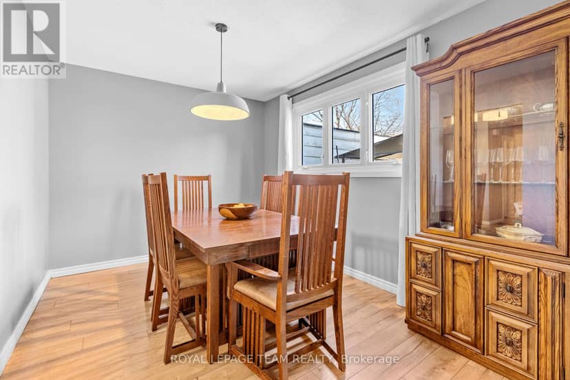 25 Grady Crescent — photo 10 of 40