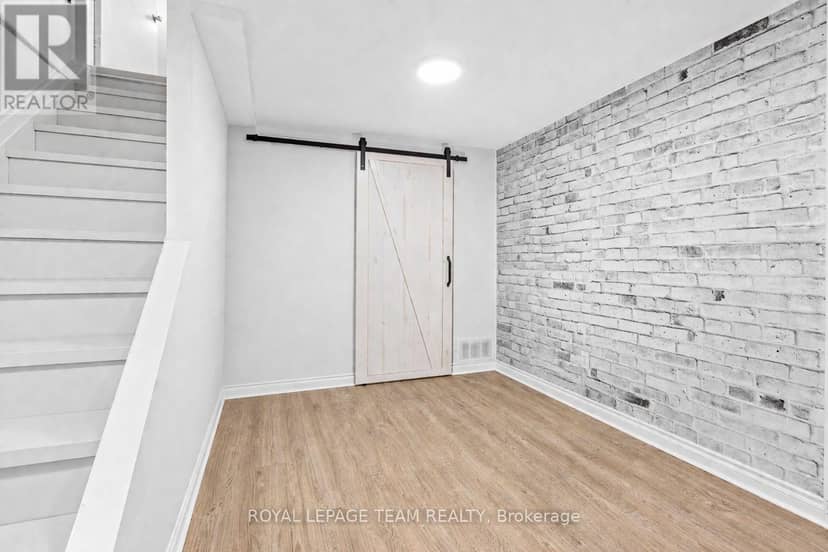 25 Grady Crescent — photo 33 of 40