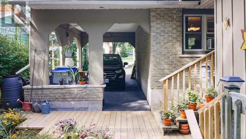 138 Victoria Terrace — photo 39 of 40