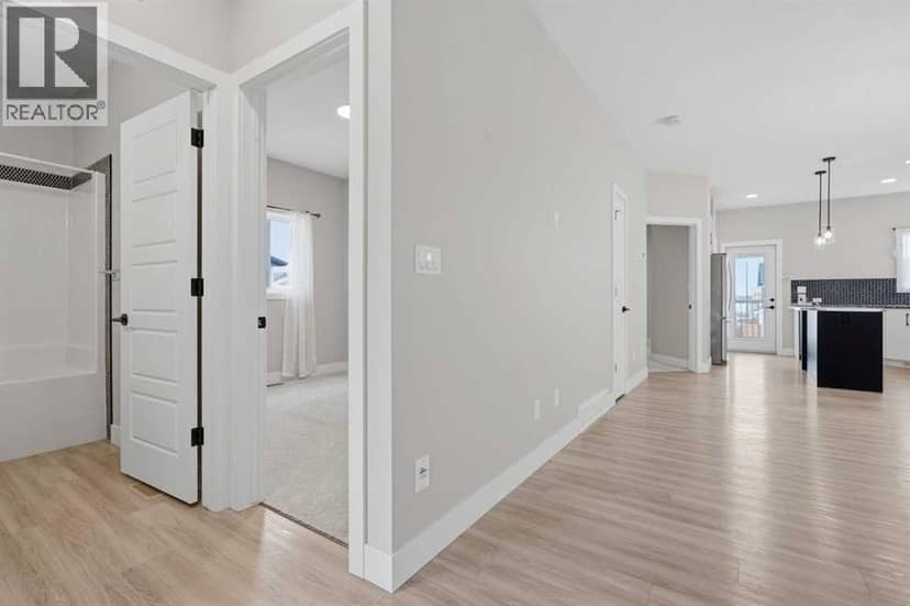 11 Ian Way — photo 11 of 38
