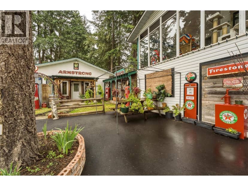 3304 Sidney Crescent, Spallumcheen