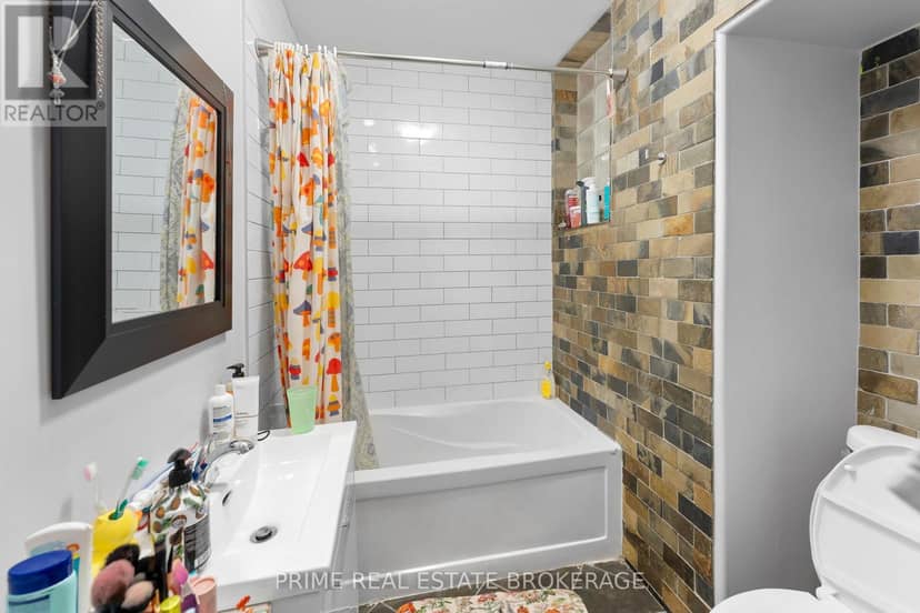 500-502 Colborne Street — photo 13 of 33