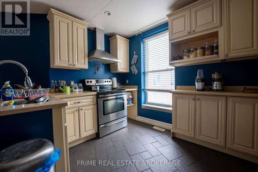 500-502 Colborne Street — photo 17 of 33