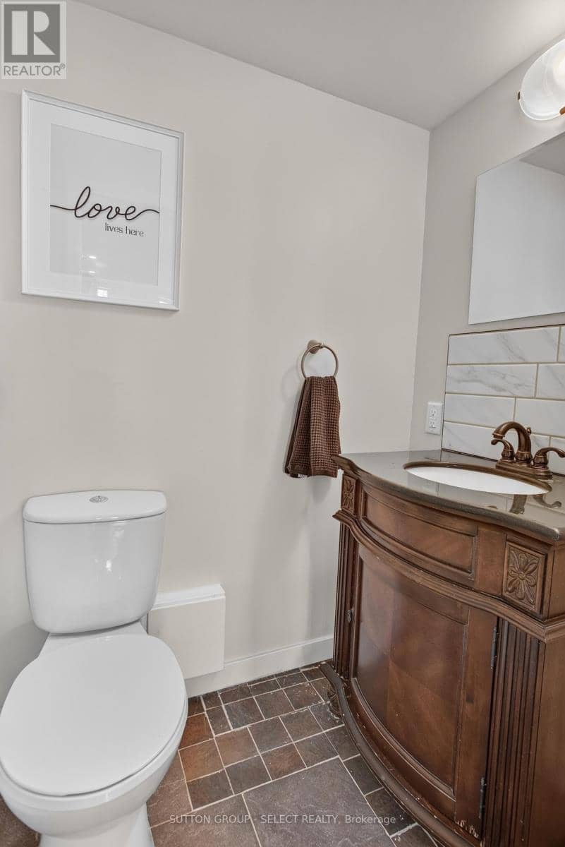 1825 Longwoods Drive — photo 15 of 39