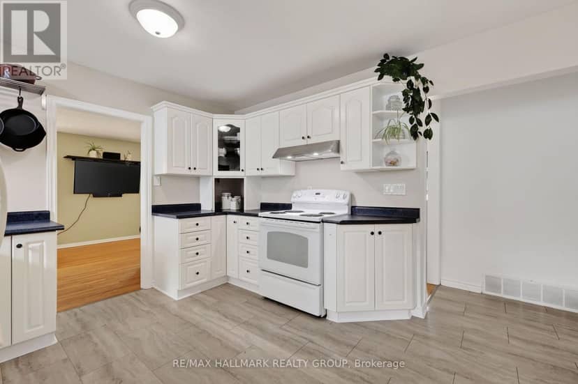 2627 Norberry Crescent — photo 14 of 31
