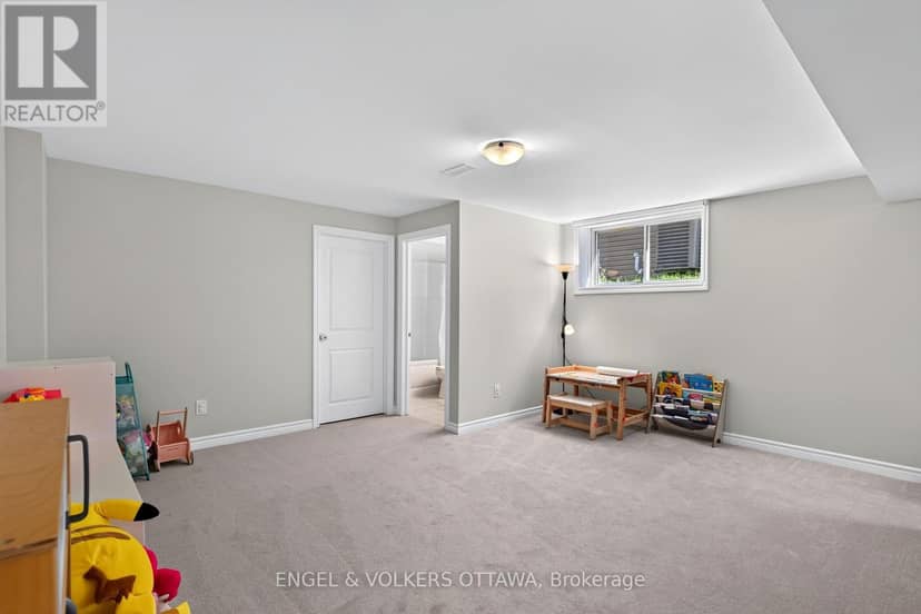 920 Lucerne Drive — photo 37 of 40
