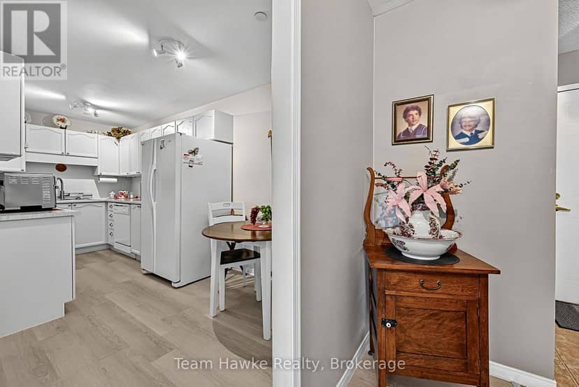 306 - 4 Beck Boulevard — photo 6 of 40