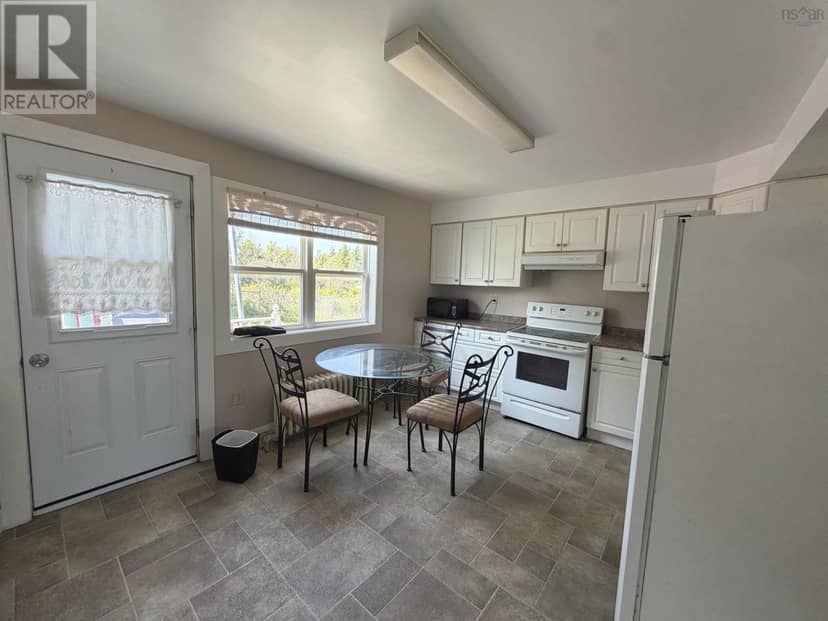 272 King Edward Street — photo 3 of 16