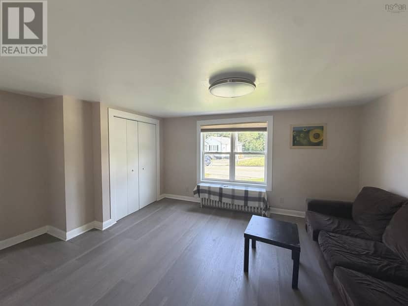 272 King Edward Street — photo 6 of 16