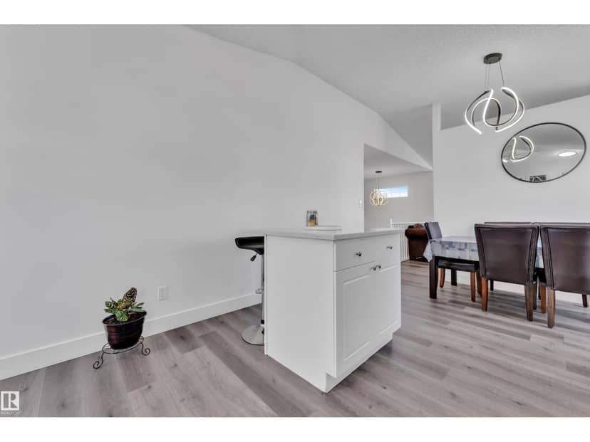 916 Jordan Cr NW — photo 12 of 40