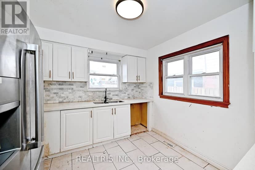 116 Sutherland Avenue — photo 10 of 33