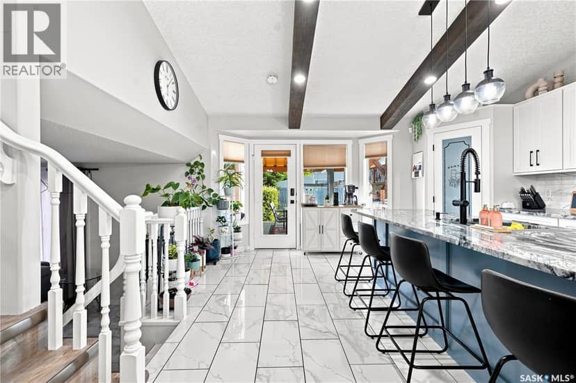 107 Hall CRESCENT — photo 12 of 40