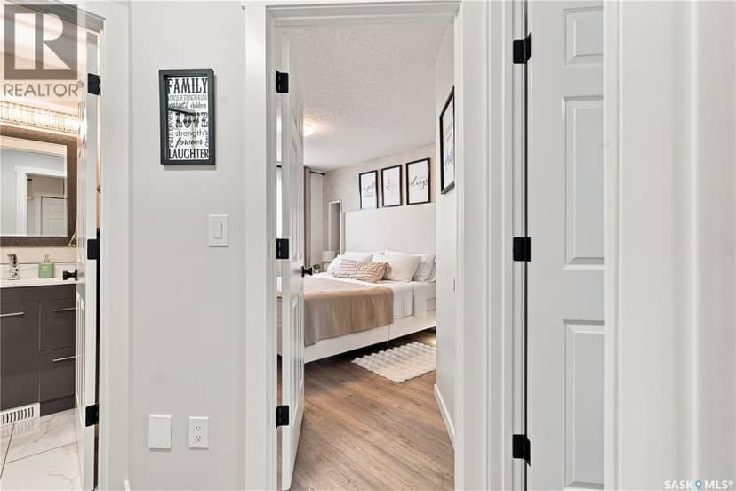107 Hall CRESCENT — photo 28 of 40