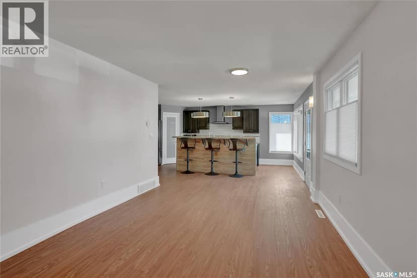 877 Elgin AVENUE — photo 10 of 40