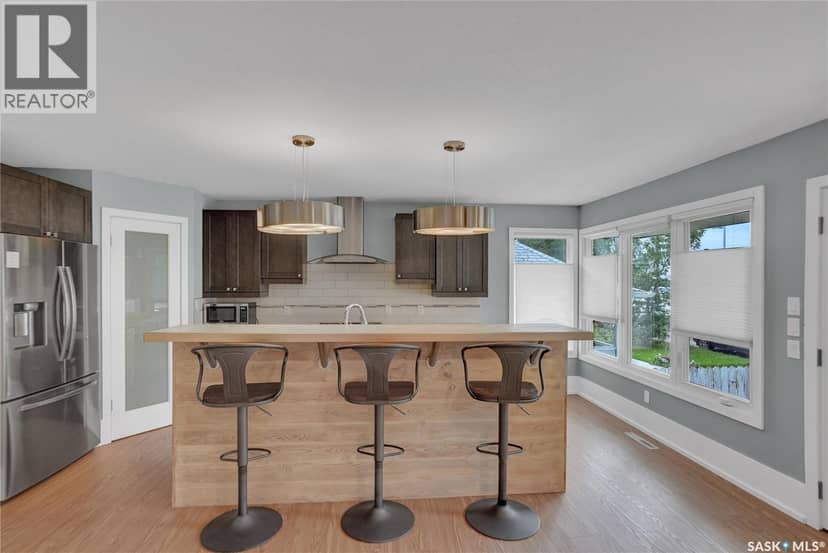 877 Elgin AVENUE — photo 12 of 40