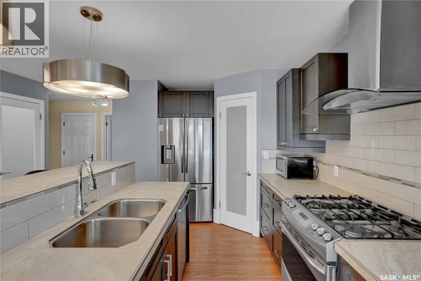 877 Elgin AVENUE — photo 14 of 40