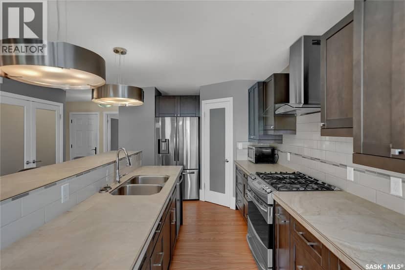 877 Elgin AVENUE — photo 15 of 40