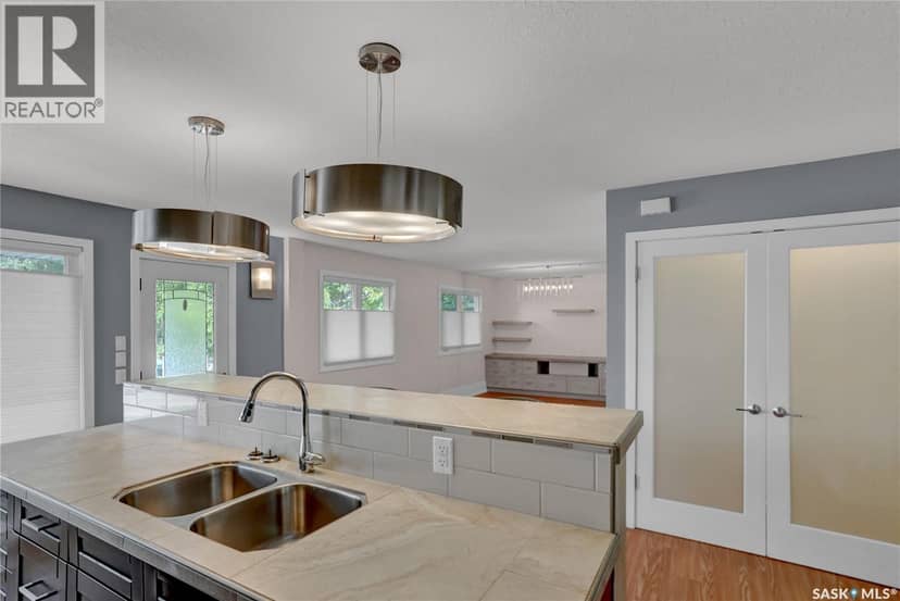 877 Elgin AVENUE — photo 17 of 40